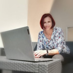 Profile picture of Carine - Community Manager  